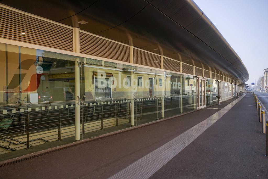 Residence Railway By Studio Vita Болонья Экстерьер фото