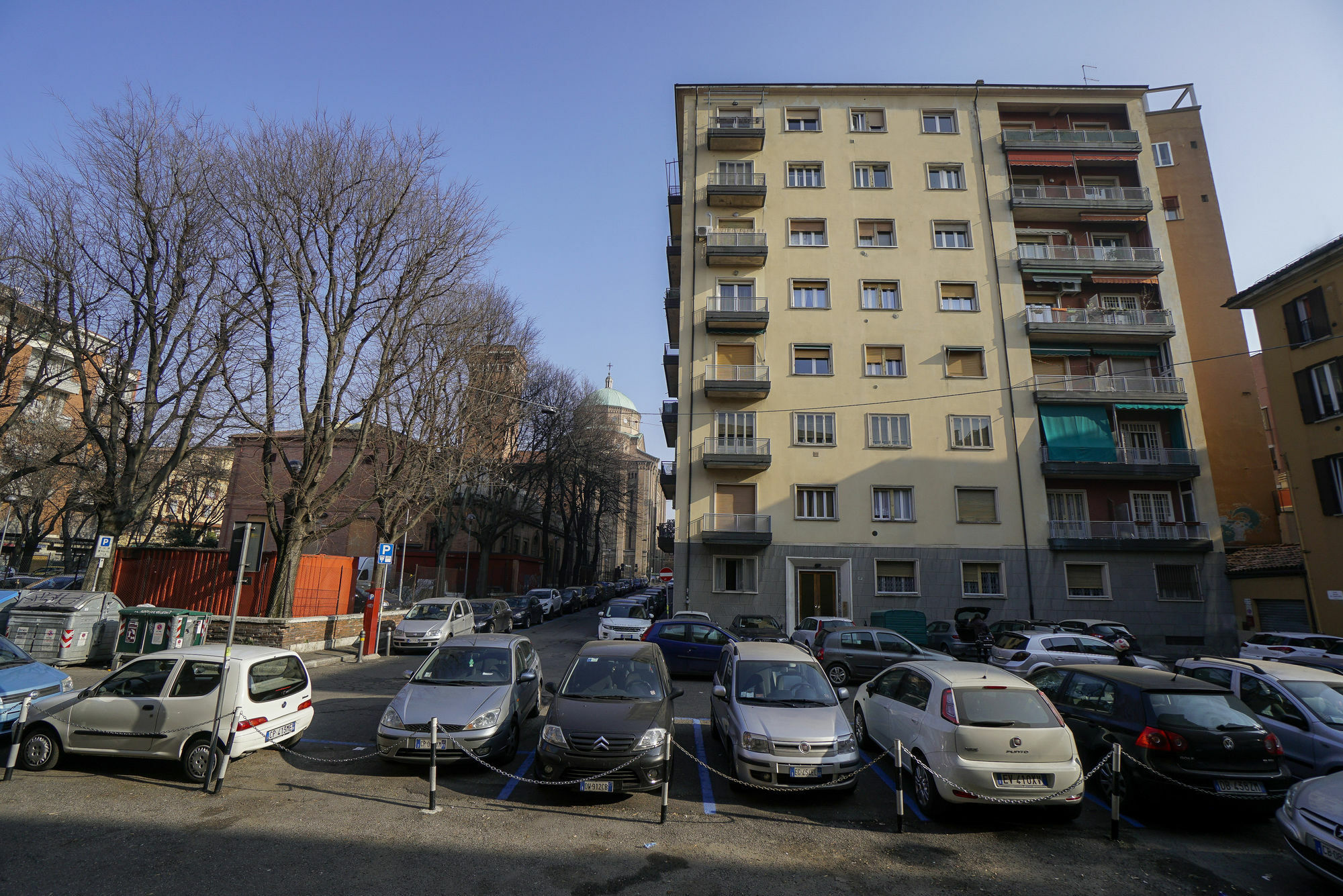 Residence Railway By Studio Vita Болонья Экстерьер фото